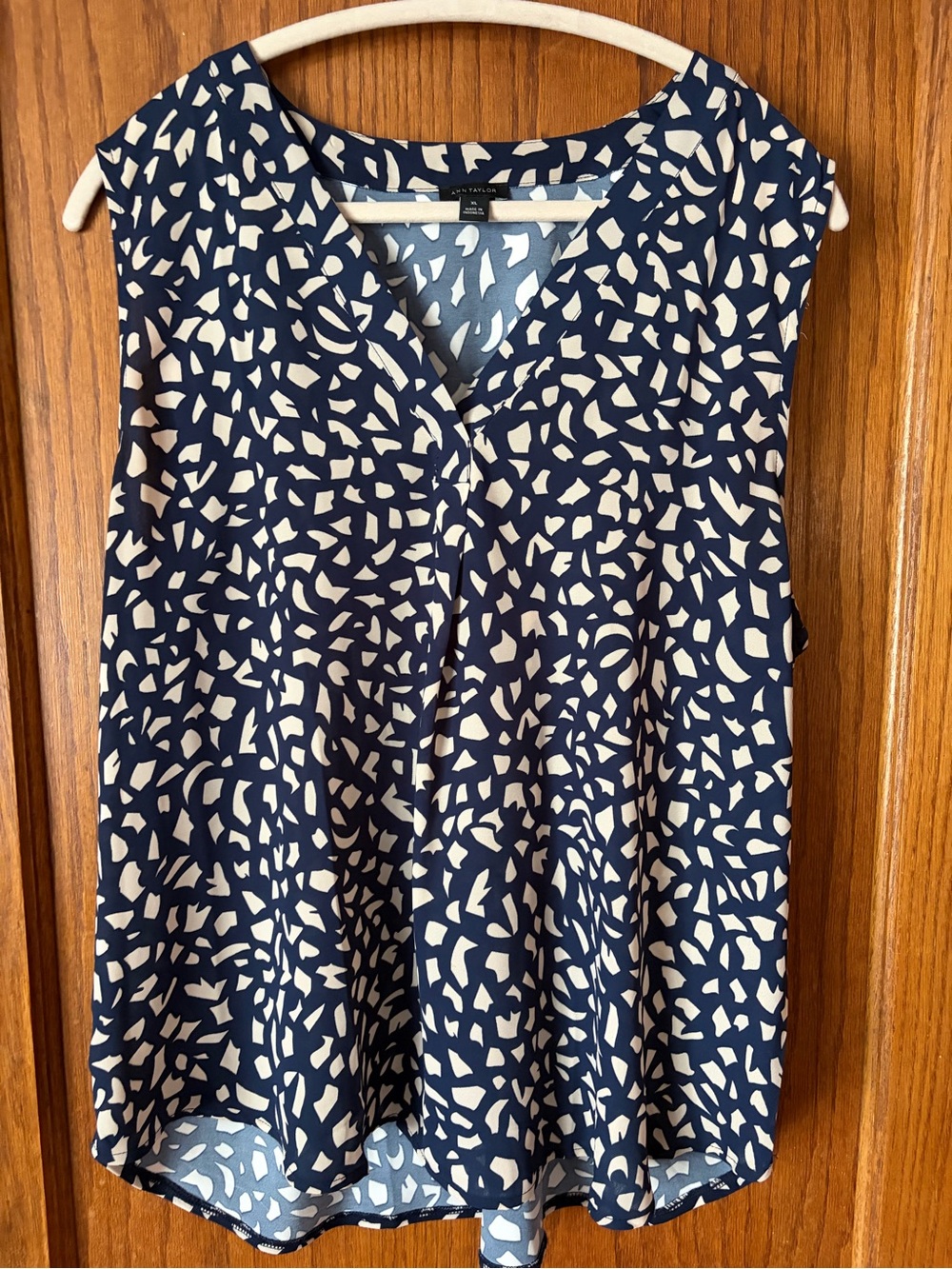 Ann Taylor Navy and Cream V-Neck Sleeveless Print Camisole
